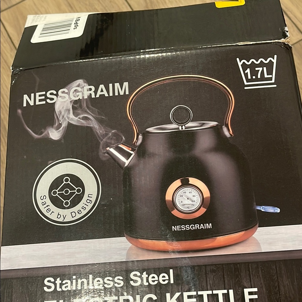 Nessgraim Black and Copper Electric Kettle